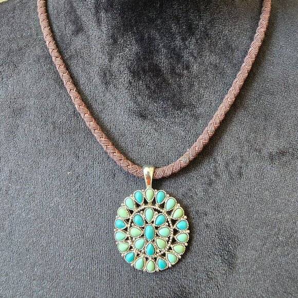 Chaps Women Round Circle Faux Turquoise Pendant Necklace with Lobster Clasp - Picture 1 of 8